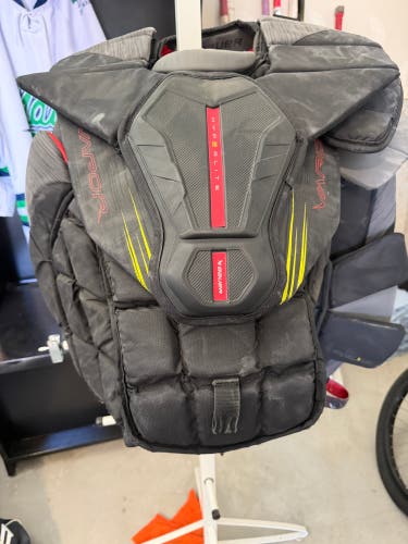 Small Bauer Vapor Hyperlite 2 Goalie Chest Protector (Used)