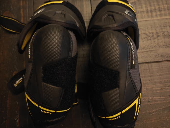 Junior Small CCM Tacks 9080 Elbow Pads (Used)