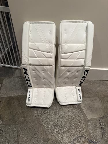 33" CCM EFlex 5 Goalie Leg Pads (New)