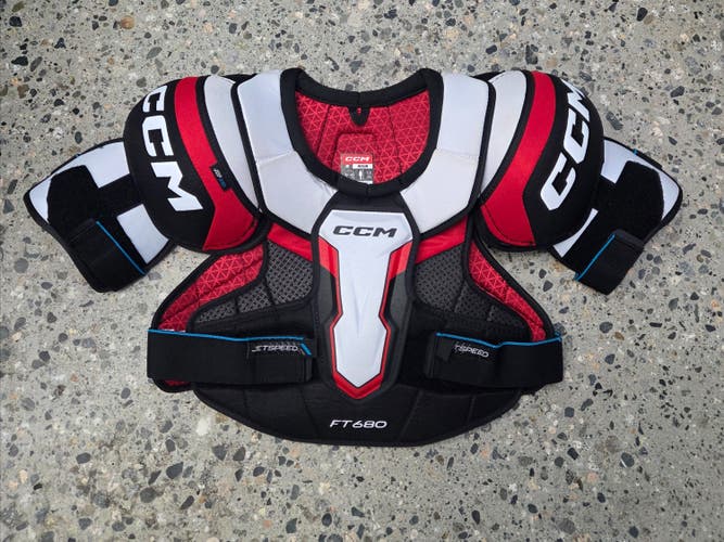 Men's Medium Senior CCM JetSpeed FT680 Shoulder Pads (Used)