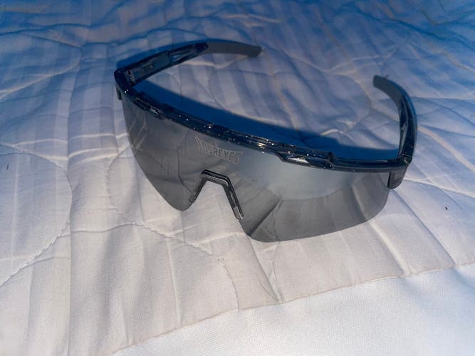 Unisex One Size Fits All Sunglasses (Used)