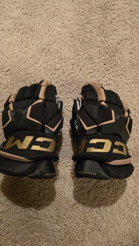 CCM Tacks AS-V Pro Gloves 15" (Used)