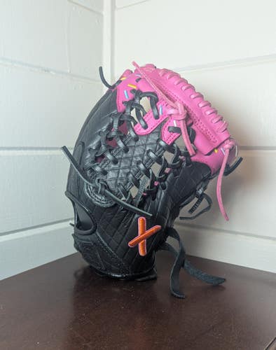 Absolutely Ridiculous ARIA Strawberry Blackout 11.5" Mod Trapeze - Japanese Kip Leather