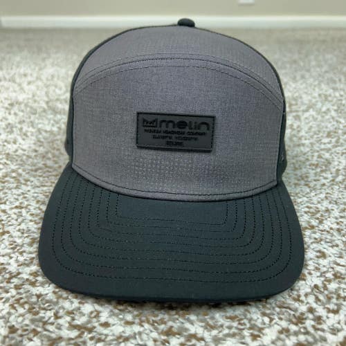 Melin Hat Cap Snap Back Mens Snapback 58 cm Gray Trenches Hydro Mesh Performance