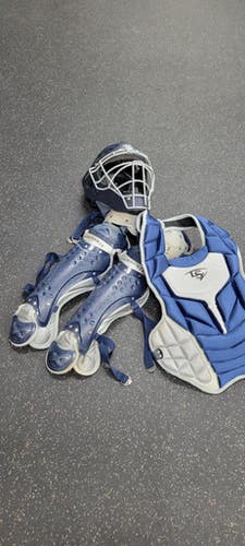 Used Louisville Slugger CATCHERS SET 9-12 Catchers Equipment Other 11497-S000156834