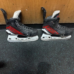 2023 CCM JetSpeed FT680 Hockey Skates Regular Width 8.5 (Used)