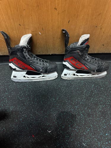 2023 CCM JetSpeed FT680 Hockey Skates Regular Width 8.5 (Used)