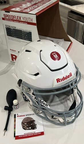 Youth Medium Riddell SpeedFlex Helmet (Used)