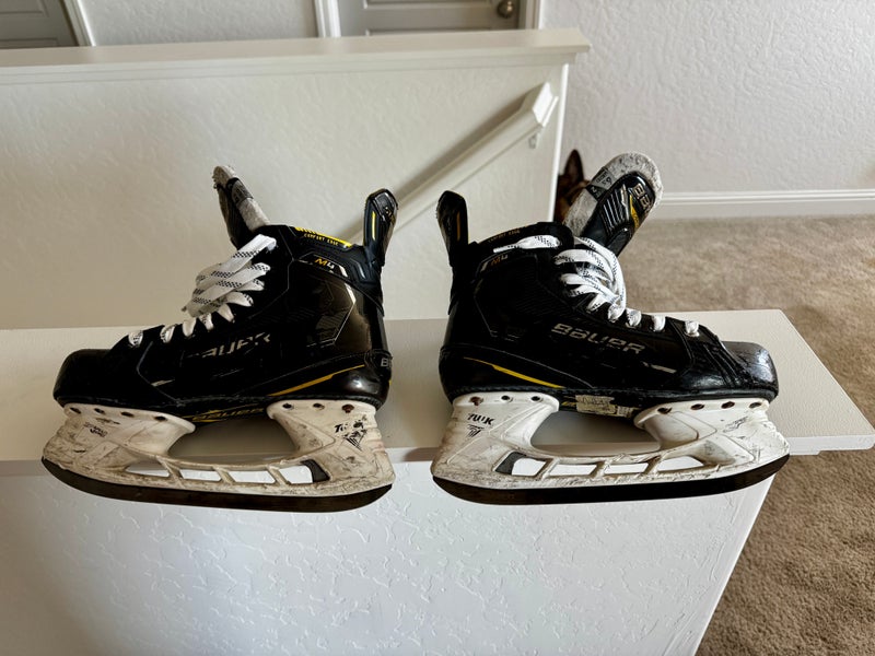 Black 2022 Bauer Supreme M4 Hockey Skates 6.5 (Used)