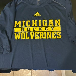 Michigan Wolverines Hockey NCAA XL Reebok Speedwick Base Layer Pro Stock Short Sleeve Shirt