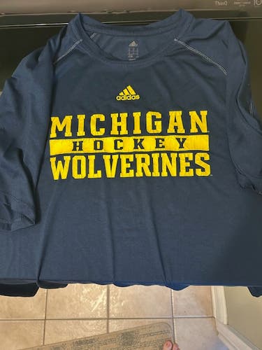 Michigan Wolverines Hockey NCAA XL Reebok Speedwick Base Layer Pro Stock Short Sleeve Shirt