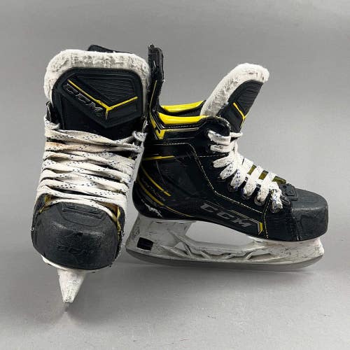 CCM Super Tacks 9380 Size 2 Junior Hockey Skates