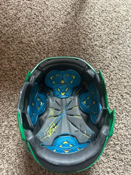Medium Bauer Re-Akt 150 Helmet (New)