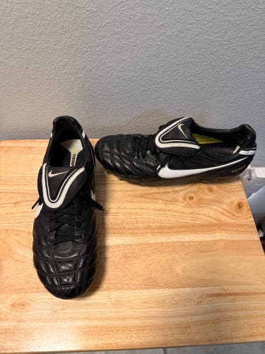 Black Men's Size M 9.5 (W 10.5) Nike Tiempo Legend 10 Elite Molded Cleats Cleats (Used)