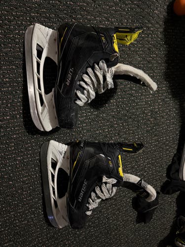 Bauer Supreme M4 Hockey Skates Extra Wide Width Size 4.5 (Used)