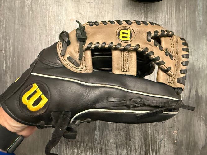 Wilson A700 RH Baseball Glove 12.75" (used like new )