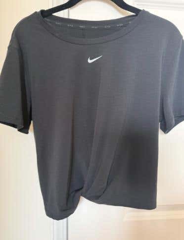 Black Medium Men's Nike Shirt (Used)