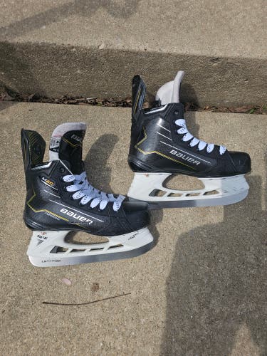 Bauer Supreme M40 Hockey Skates Size 4.5 (Used)