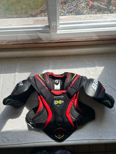 Small Intermediate Bauer Vapor 2X Pro Shoulder Pads (Used)