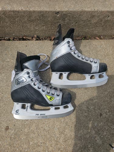 Graf Supra 502 Hockey Skates Size 4.5 (Used)