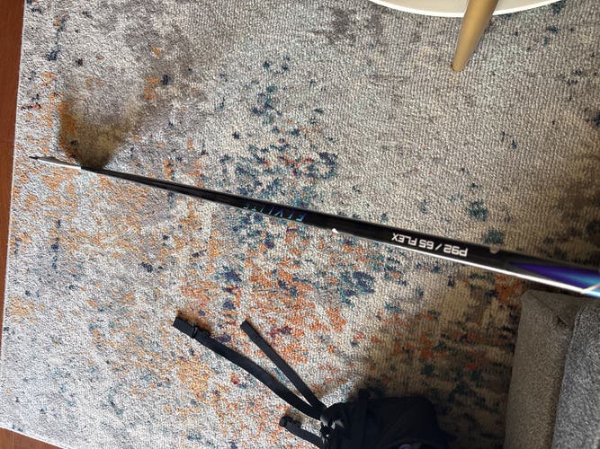 Intermediate Bauer Vapor Flylite Left Hand Hockey Stick P92 65 Flex (Used)