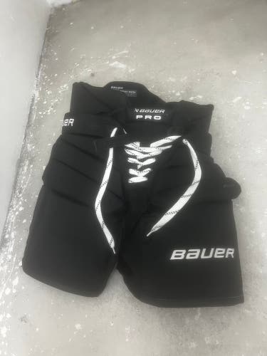 Senior Medium 2023 Bauer Pro Hockey Goalie Pants (Used)