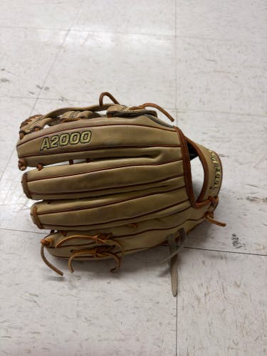 Wilson A2000 1799 RH Outfield Baseball Glove 11.75" (Used)