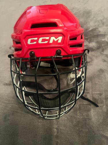 Medium CCM Tacks 920 Helmet (Used)