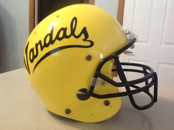 Vintage Idaho Vandals Full Sized Schutt Air Football Game Helmet