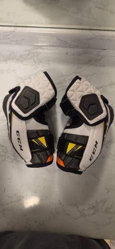 CCM Tacks Pro Elbow Pads - Senior Medium (Used)