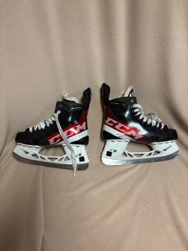 Black CCM JetSpeed Hockey Skates Size 6 (Used)