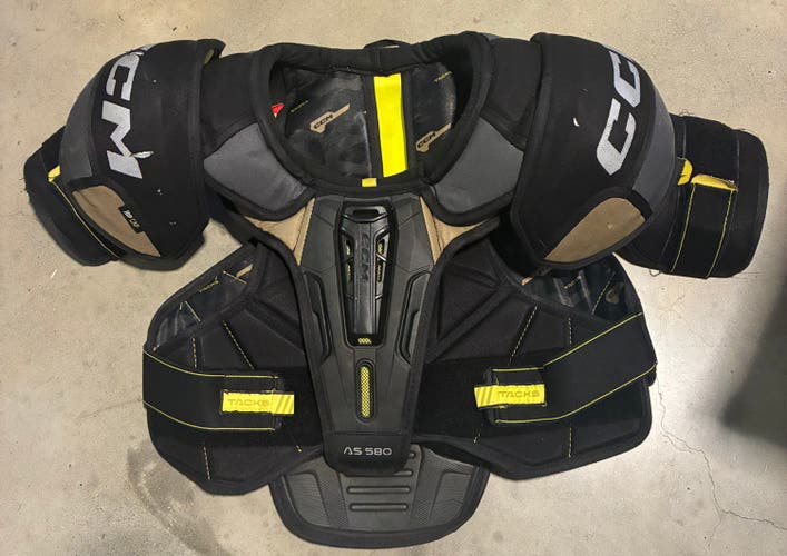 Men's Medium/Large Senior CCM Tacks AS 580 Shoulder Pads (Used)