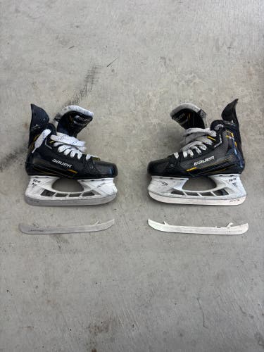 Bauer Supreme M5 Pro Hockey Skates Regular Width Size 3.5 (Used)