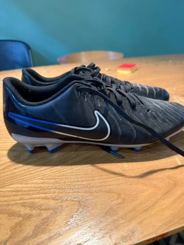Black Unisex Size M 9.5 (W 10.5) Nike Tiempo legend Cleats (Used)
