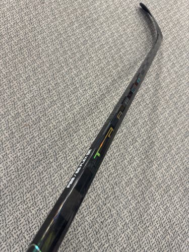 Senior Black Bauer Nexus Tracer Right Handed Hockey Stick P28 65 Flex (New)