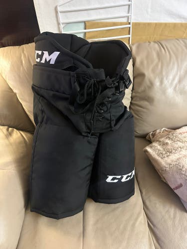 Men's Senior Small CCM hp31 Hockey Pants Pro Stock (Used)