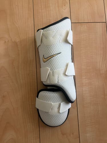 Nike Diamond Elite Batter's Leg Guard Adult Cream Gold