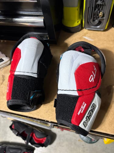 Used Junior Large CCM Jetspeed ft6 Elbow Pads