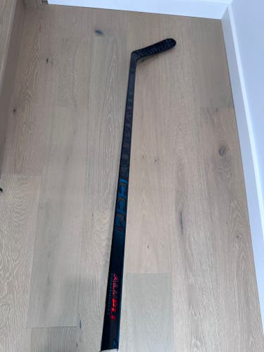 Senior CCM Vizion Right Handed Hockey Stick P29+1/4 70 Flex (Used)