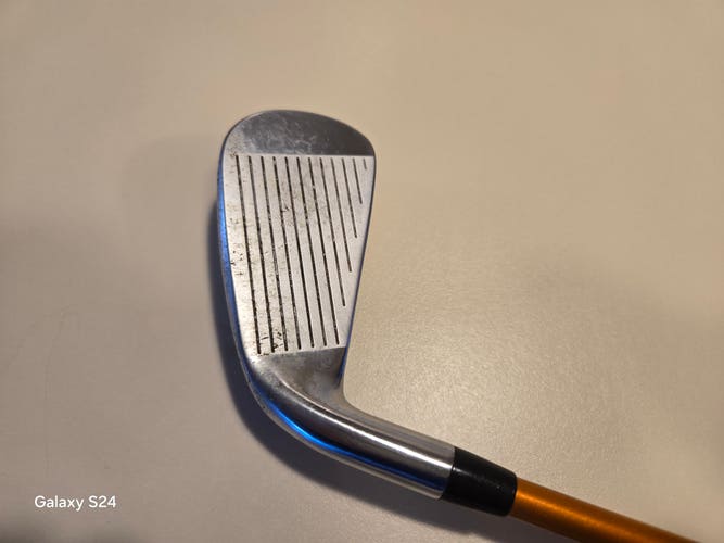 Men's Titleist 3 iron U505 Right Handed Stiff Flex Graphite Shaft (Used)