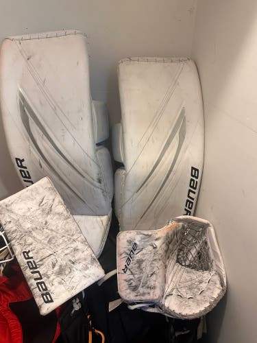 33" 2025 Bauer Hyperlite 2 Regular Goalie Full Set (Used)