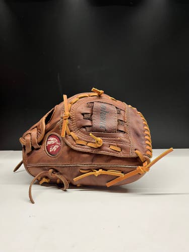 Nokona Walnut RH Baseball Glove 12.5" (Used)