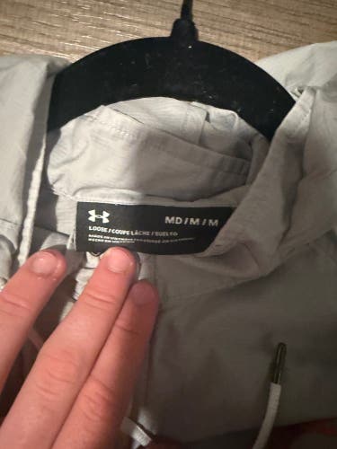 Gray Men's Medium Under Armour Sweatshirt (Used)