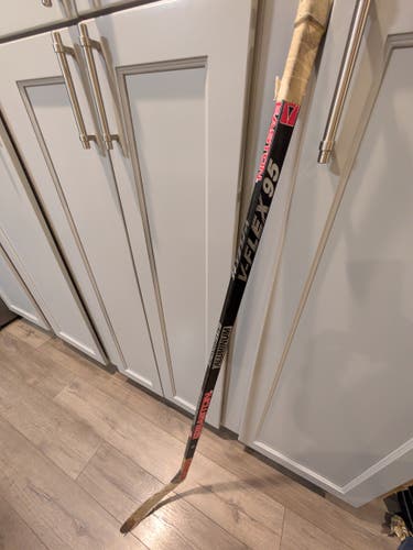 Vintage Junior Easton Aluminum Right Handed Hockey Stick 95 Flex (Used)