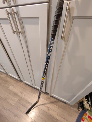 Junior Easton Typhoon 80 Right Handed Hockey Stick 80 Flex (Used)