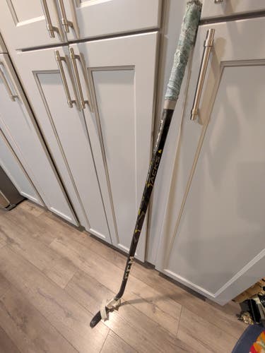 Junior CCM Tacks 9080 Right Handed Hockey Stick P28 50 Flex Pro Stock (Used)