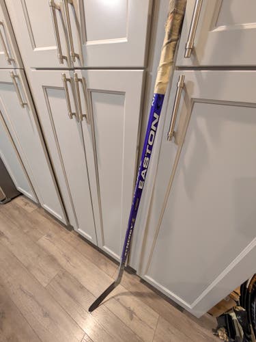 Junior Easton Synergy II Right Handed Hockey Stick 75 Flex (Used)