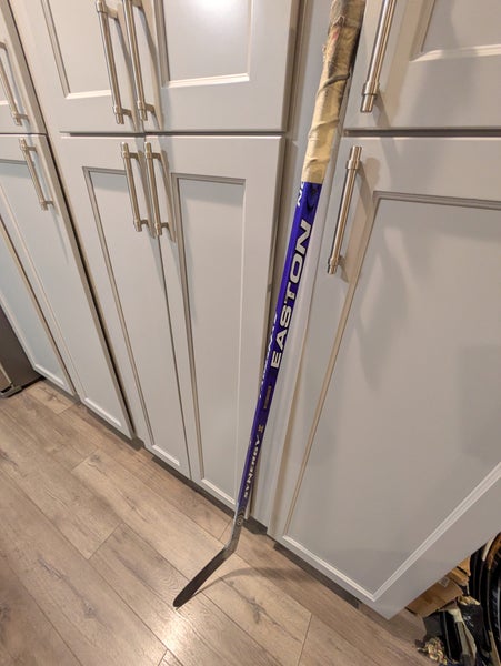 Junior Easton Synergy II Right Handed Hockey Stick 75 Flex (Used)