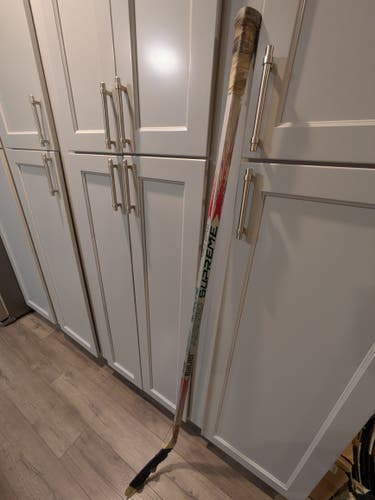 Senior Bauer Supreme AL3060 Right Handed Hockey Stick 100 Flex (Used)