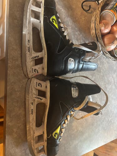 Black Graf Supra 705 Hockey Skates Regular Width Size 6.5 (Used)